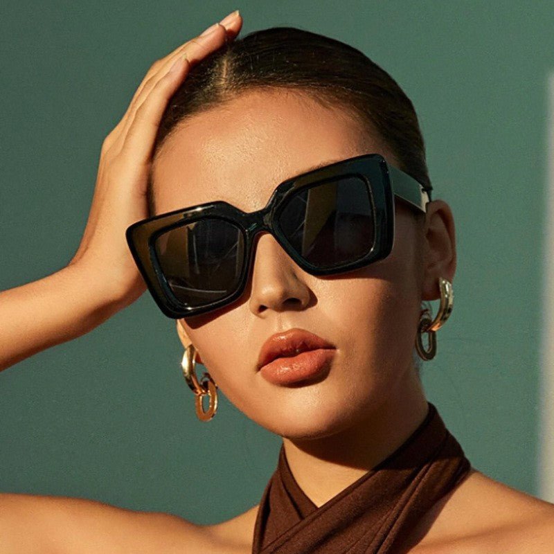 Minimalist and stylish square sunglasses