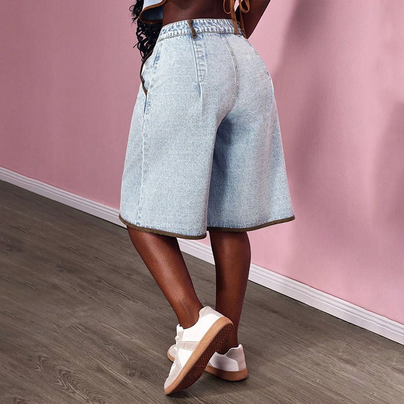 Loose-fitting, pleated denim capri pants
