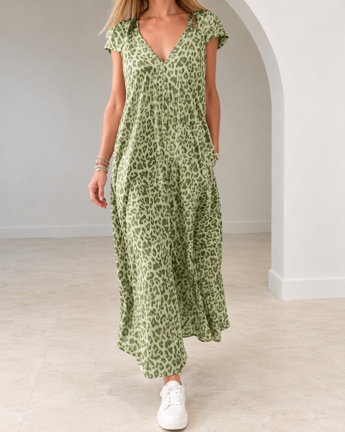 Véronique | Long Dress with V-Neck and Short Sleeves