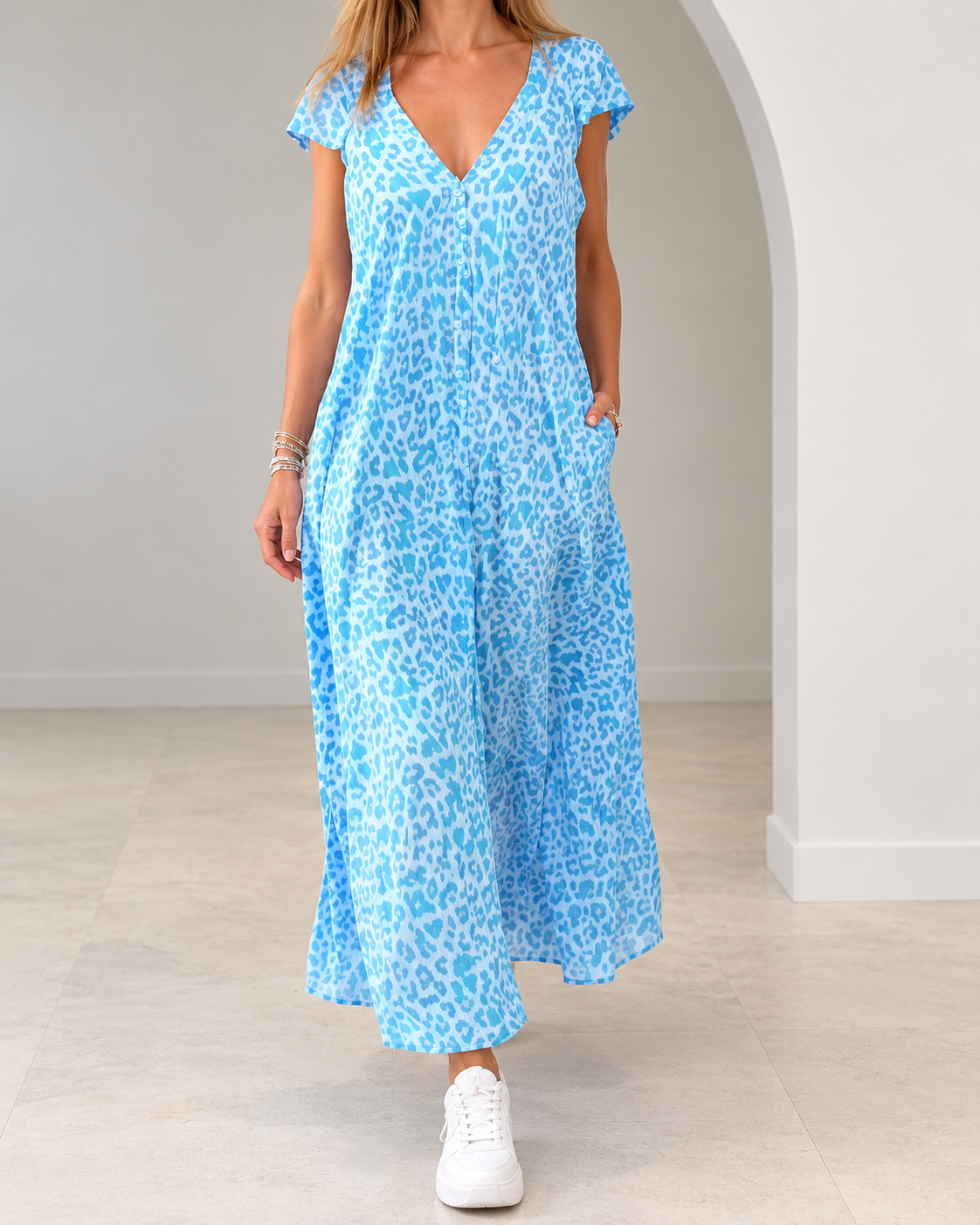 Véronique | Long Dress with V-Neck and Short Sleeves