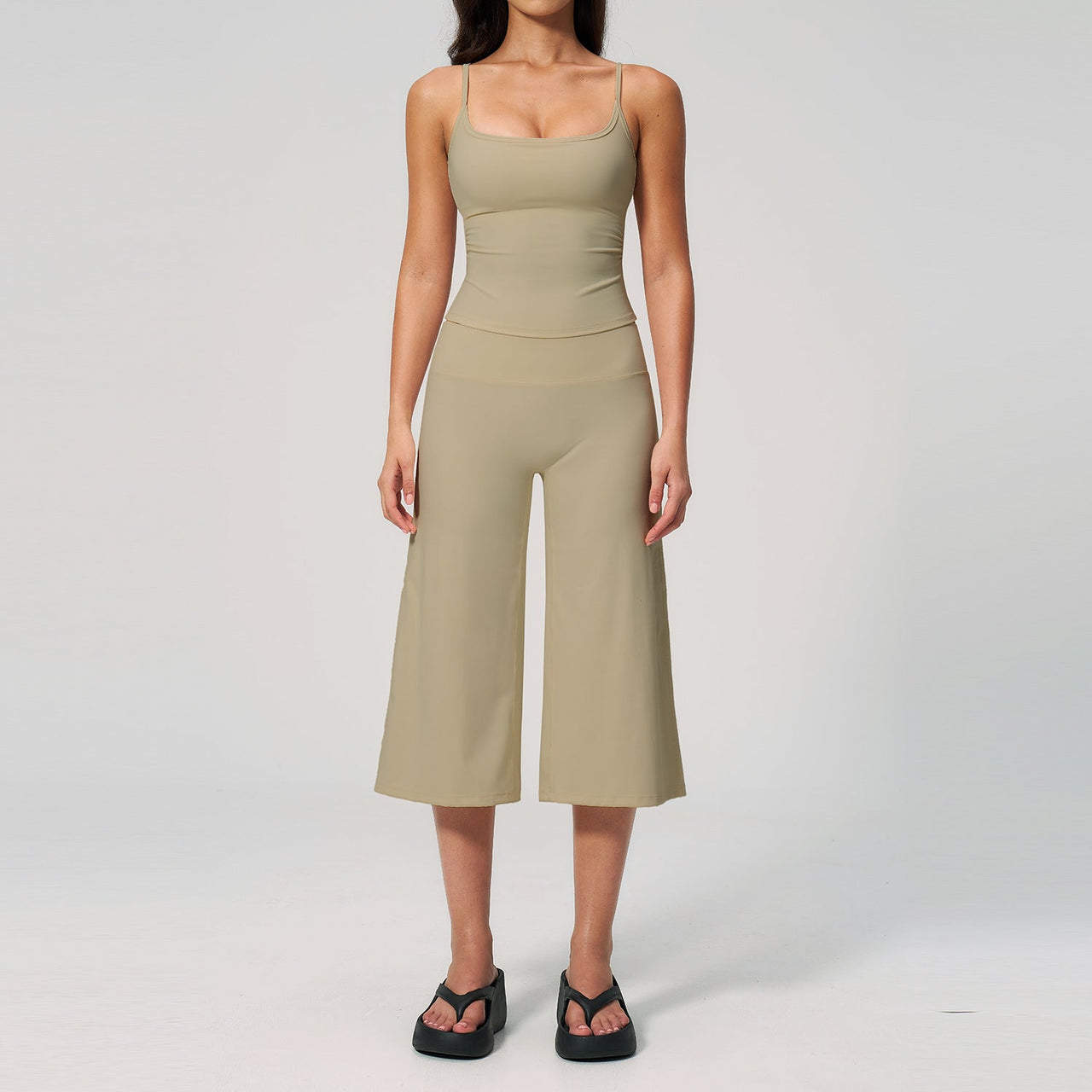 Slim-fit crew-neck tank top and cropped pants sportswear set