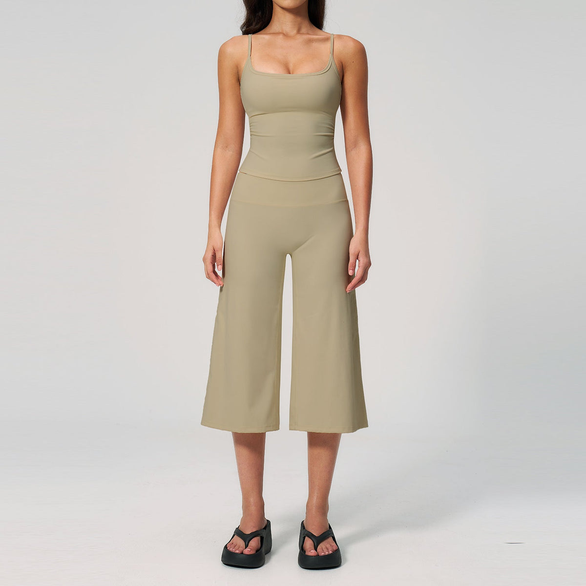 Slim-fit crew-neck tank top and cropped pants sportswear set