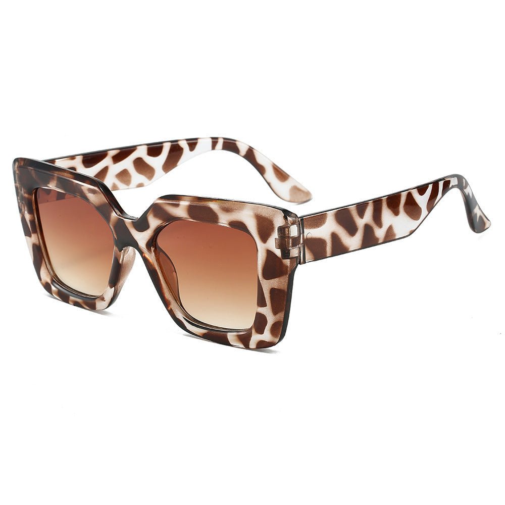 Minimalist and stylish square sunglasses