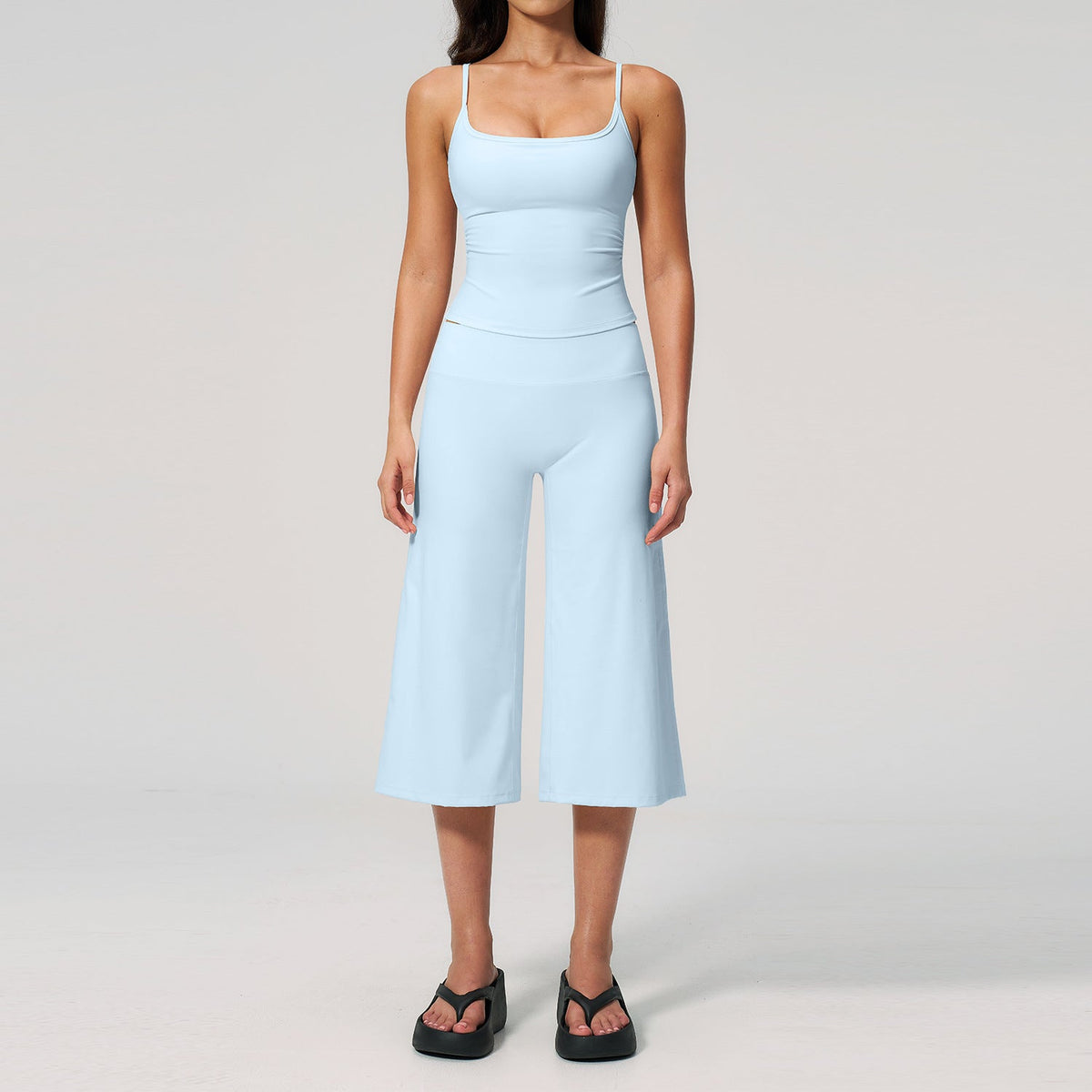 Slim-fit crew-neck tank top and cropped pants sportswear set