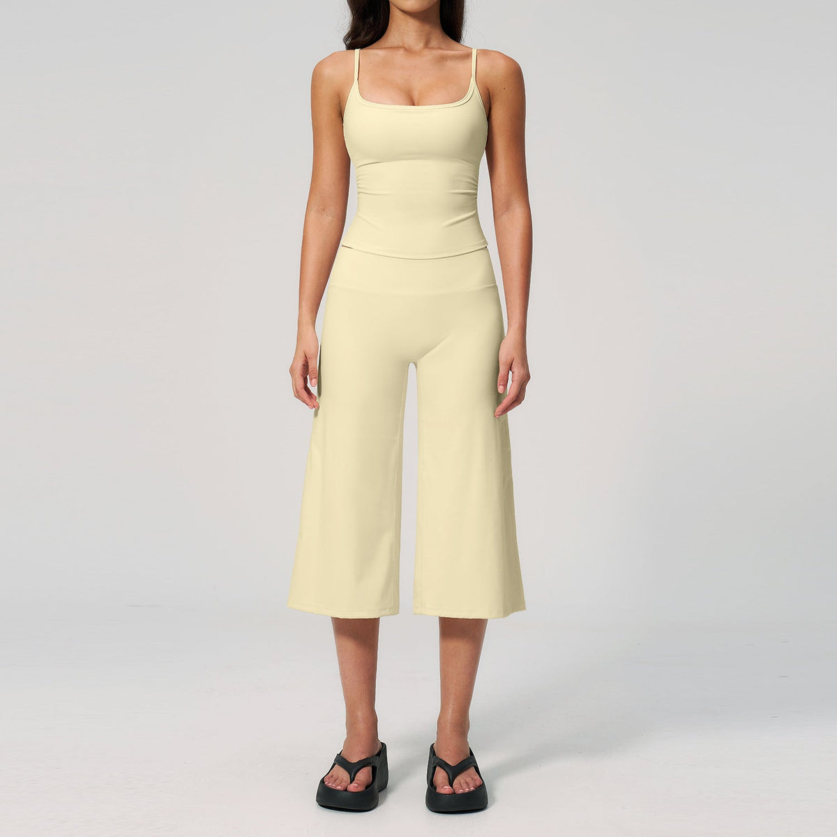 Slim-fit crew-neck tank top and cropped pants sportswear set
