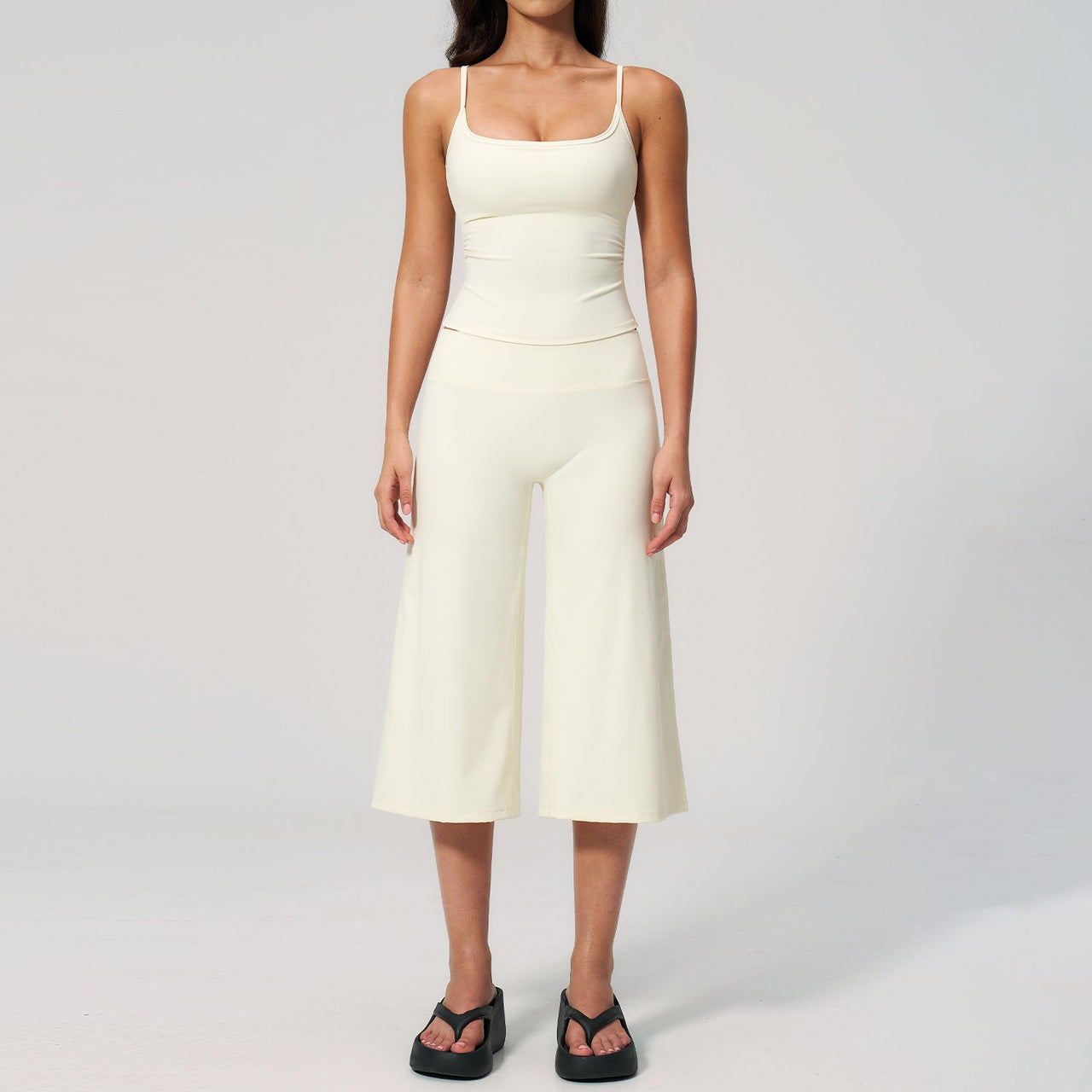 Slim-fit crew-neck tank top and cropped pants sportswear set