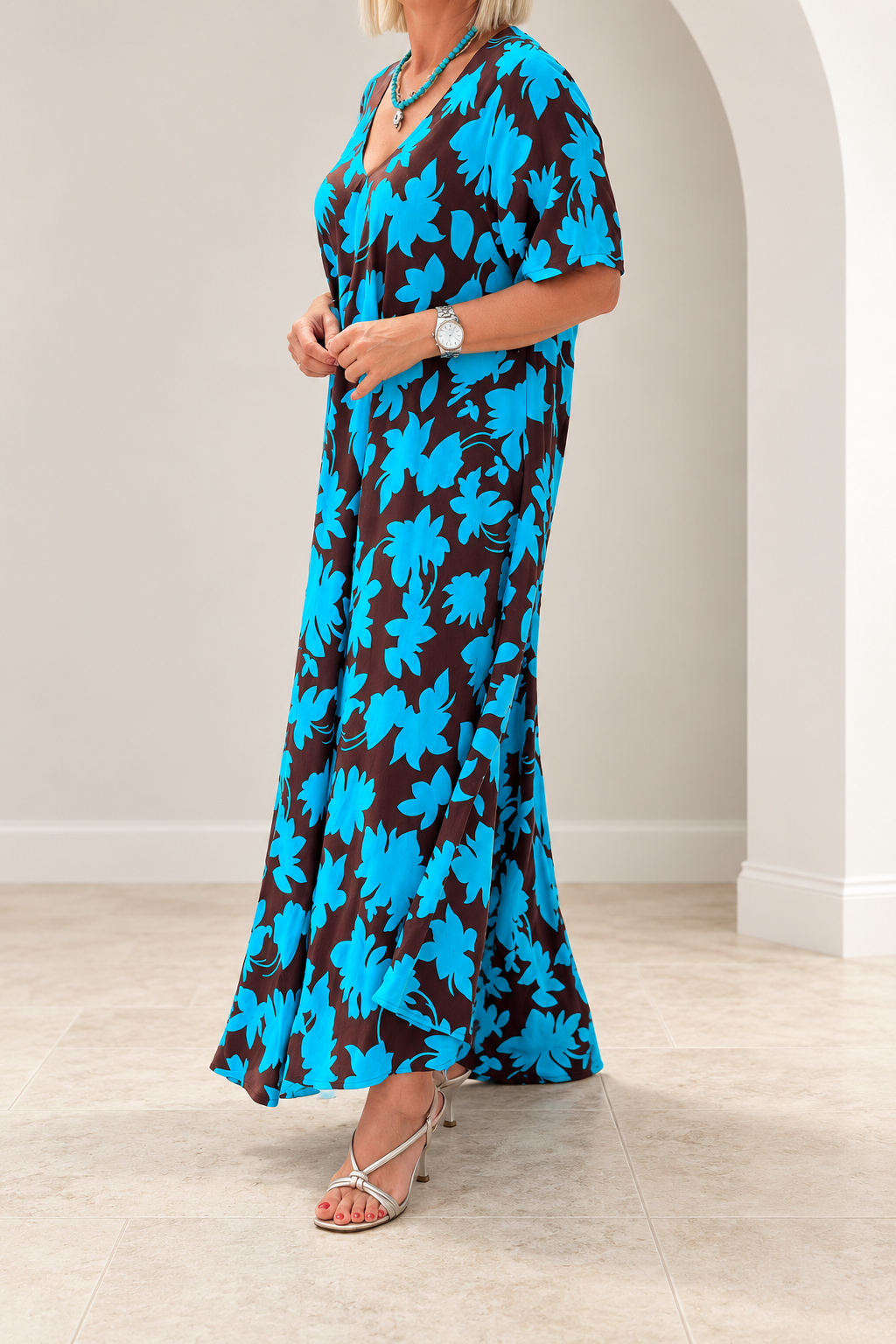 Patricia | Elegant dress with flattering tummy coverage