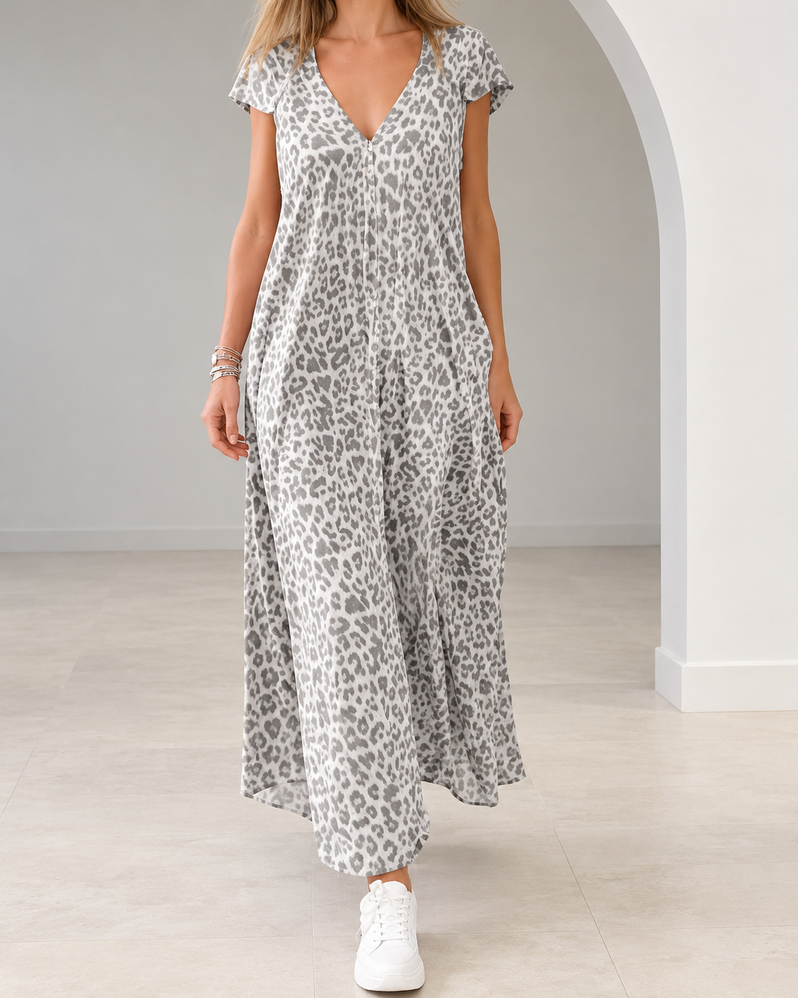 Véronique | Long Dress with V-Neck and Short Sleeves