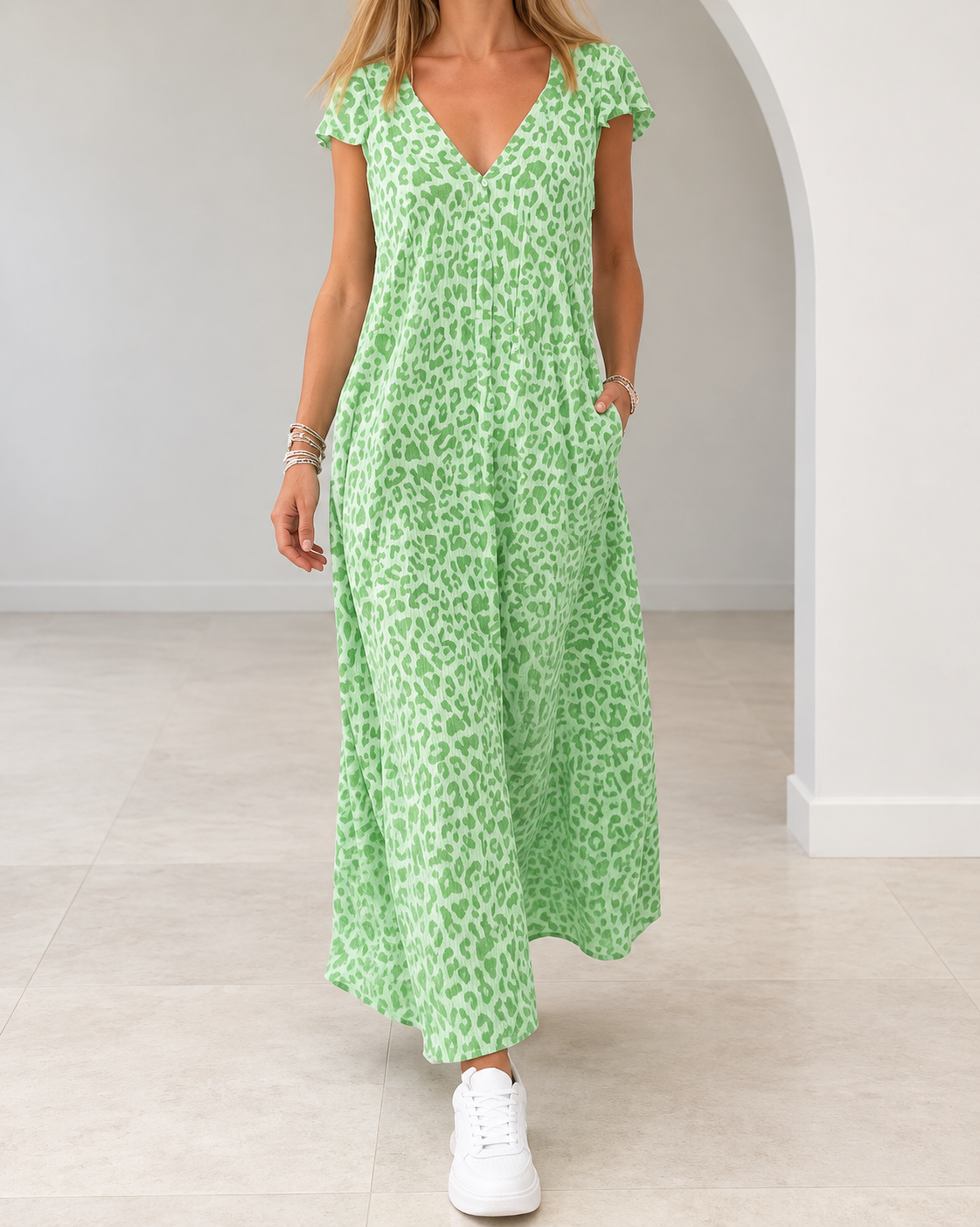 Véronique | Long Dress with V-Neck and Short Sleeves