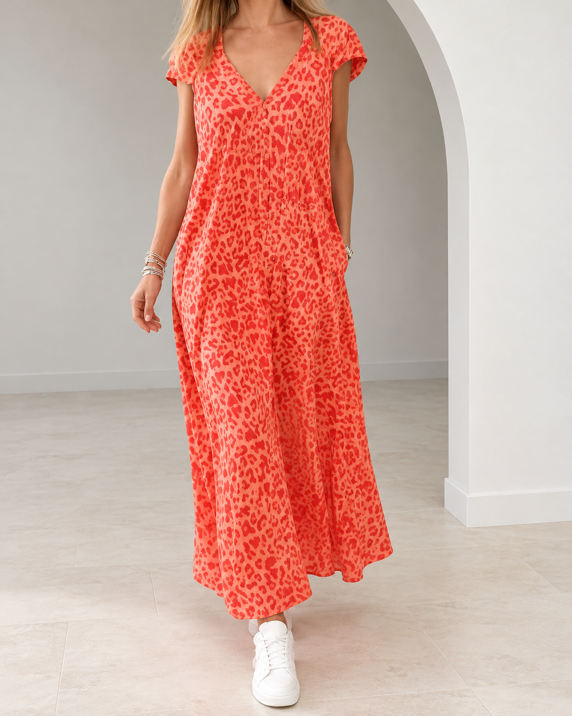 Véronique | Long Dress with V-Neck and Short Sleeves